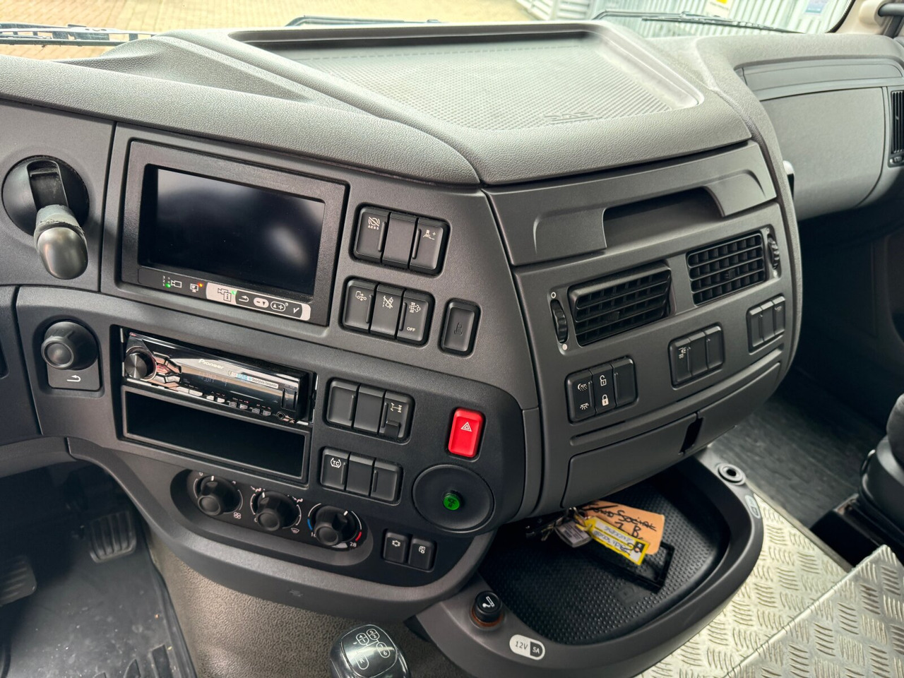 Грузовик бортовой/ Платформа DAF XF 410 FA 4x2 XF 410 FA 4x2, Fahrschule, 2x AHK, 6 Sitze: фото 4