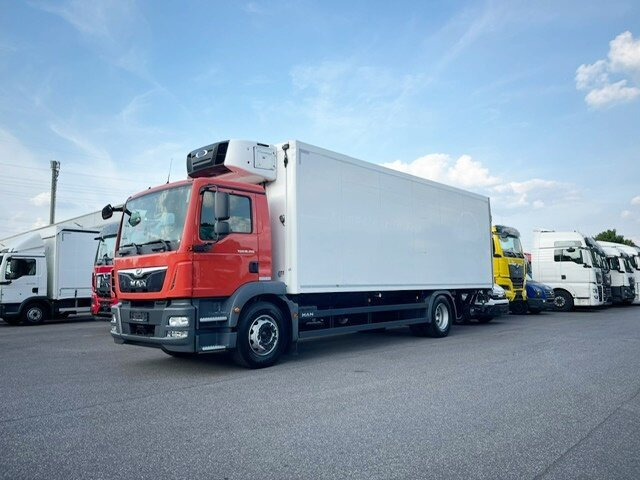 MAN TGM 18.250 4x2 LL TGM 18.250 4x2 LL, Kühlkoffer, Carrier, Trennwand, LBW BÄR - Грузовик: фото 1 MAN TGM 18.250 4x2 LL TGM 18.250 4x2 LL, Kühlkoffer, Carrier, Trennwand, LBW BÄR - Грузовик: фото 1