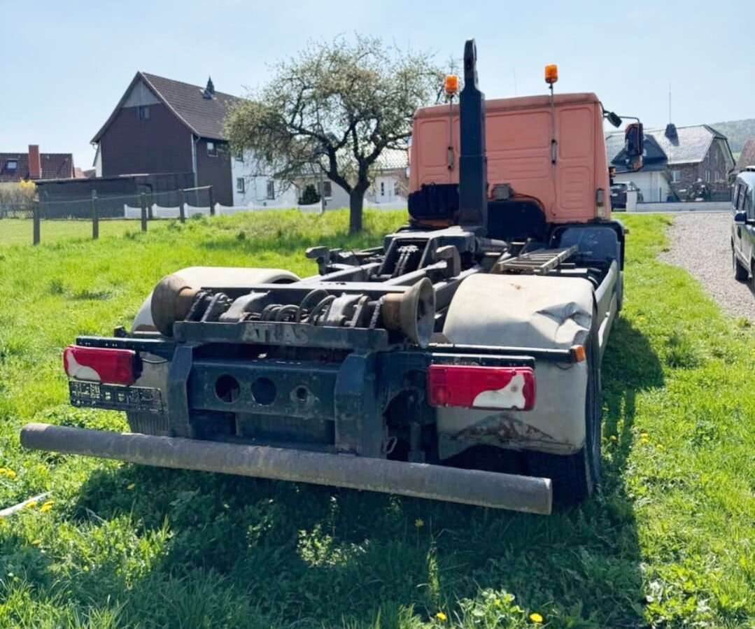 MAN LE 18.280 4x2 LL LE 18.280 4x2 LL, 6-Zylinder, Winterdienstausstattung - Крюковой мультилифт: фото 3 MAN LE 18.280 4x2 LL LE 18.280 4x2 LL, 6-Zylinder, Winterdienstausstattung - Крюковой мультилифт: фото 3