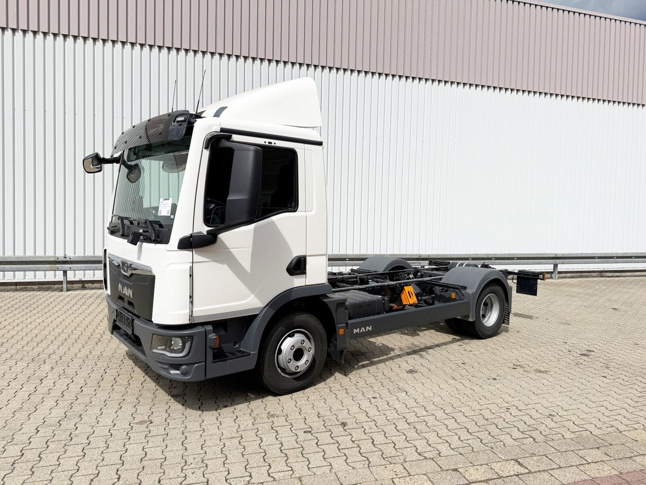 MAN TGL 12.250 4x2 BL CH TGL 12.250 4x2 BL CH, 6-Zylinder - Грузовик-шасси: фото 1 MAN TGL 12.250 4x2 BL CH TGL 12.250 4x2 BL CH, 6-Zylinder - Грузовик-шасси: фото 1
