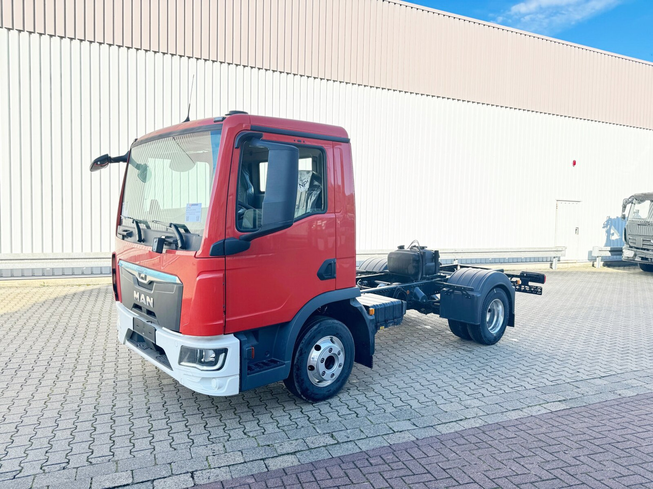 MAN TGL 8.190 4x2 BB CH TGL 8.190 4x2 BB CH, Nebenantrieb - Грузовик-шасси: фото 1 MAN TGL 8.190 4x2 BB CH TGL 8.190 4x2 BB CH, Nebenantrieb - Грузовик-шасси: фото 1