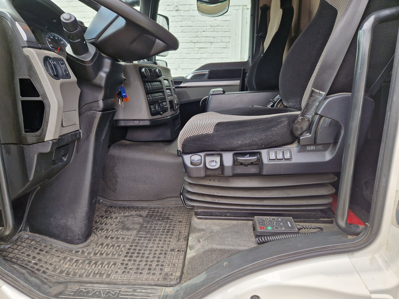 Фото интерьера 1: MAN TGM 15.250/340 4X2 BL TGM 15.250/340 4X2 BL, Tiefkühlkoffer, Thermoking, Rolltor, unterfaltbare Dhollandia LBW в лизинг MAN TGM 15.250/340 4X2 BL TGM 15.250/340 4X2 BL, Tiefkühlkoffer, Thermoking, Rolltor, unterfaltbare Dhollandia LBW Фото интерьера 1: MAN TGM 15.250/340 4X2 BL TGM 15.250/340 4X2 BL, Tiefkühlkoffer, Thermoking, Rolltor, unterfaltbare Dhollandia LBW в лизинг MAN TGM 15.250/340 4X2 BL TGM 15.250/340 4X2 BL, Tiefkühlkoffer, Thermoking, Rolltor, unterfaltbare Dhollandia LBW