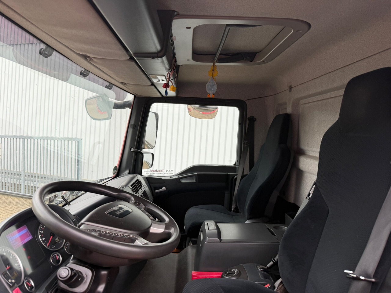 MAN TGM 22.290 6x2-4 LL TGM 22.290 6x2-4 LL, EEV, Lenkachse, 2x AHK, Getränkekoffer, LBW MBB - Грузовик с закрытым кузовом: фото 5 MAN TGM 22.290 6x2-4 LL TGM 22.290 6x2-4 LL, EEV, Lenkachse, 2x AHK, Getränkekoffer, LBW MBB - Грузовик с закрытым кузовом: фото 5