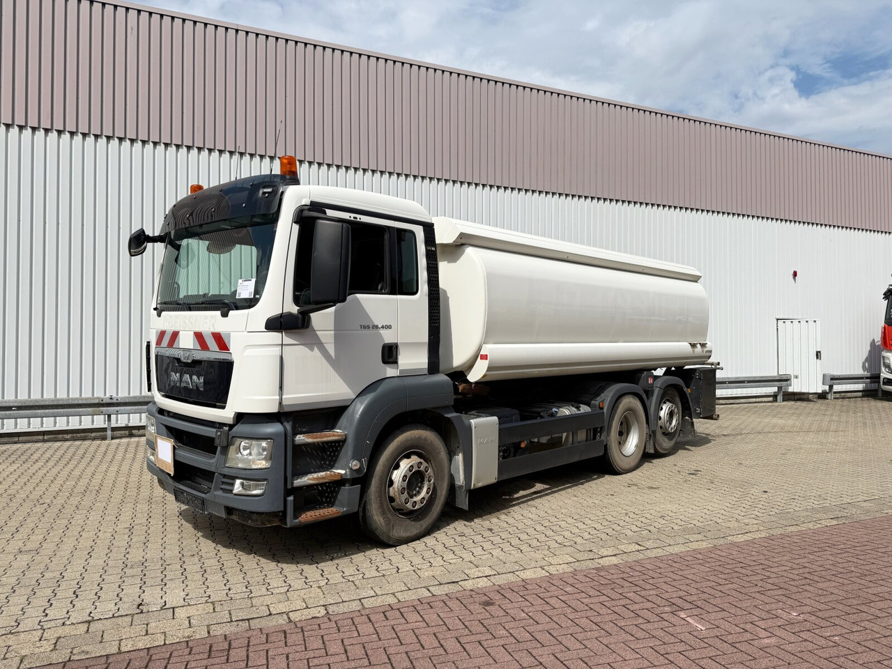 MAN TGS 26.400 6x2-4 BL TGS 26.400 6x2-4 BL, Liftachse, ADR, Esterer Tank ca. 20.030l, 3 Kammern, Funk - Грузовик-цистерна: фото 1 MAN TGS 26.400 6x2-4 BL TGS 26.400 6x2-4 BL, Liftachse, ADR, Esterer Tank ca. 20.030l, 3 Kammern, Funk - Грузовик-цистерна: фото 1