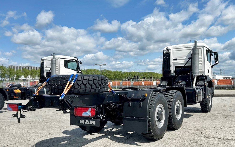 MAN TGS 33.440 6x6 BB CH TGS 33.440 6x6 BB CH, Euro2, Einzelbereifung, 4x vorhanden! - Грузовик-шасси: фото 4 MAN TGS 33.440 6x6 BB CH TGS 33.440 6x6 BB CH, Euro2, Einzelbereifung, 4x vorhanden! - Грузовик-шасси: фото 4