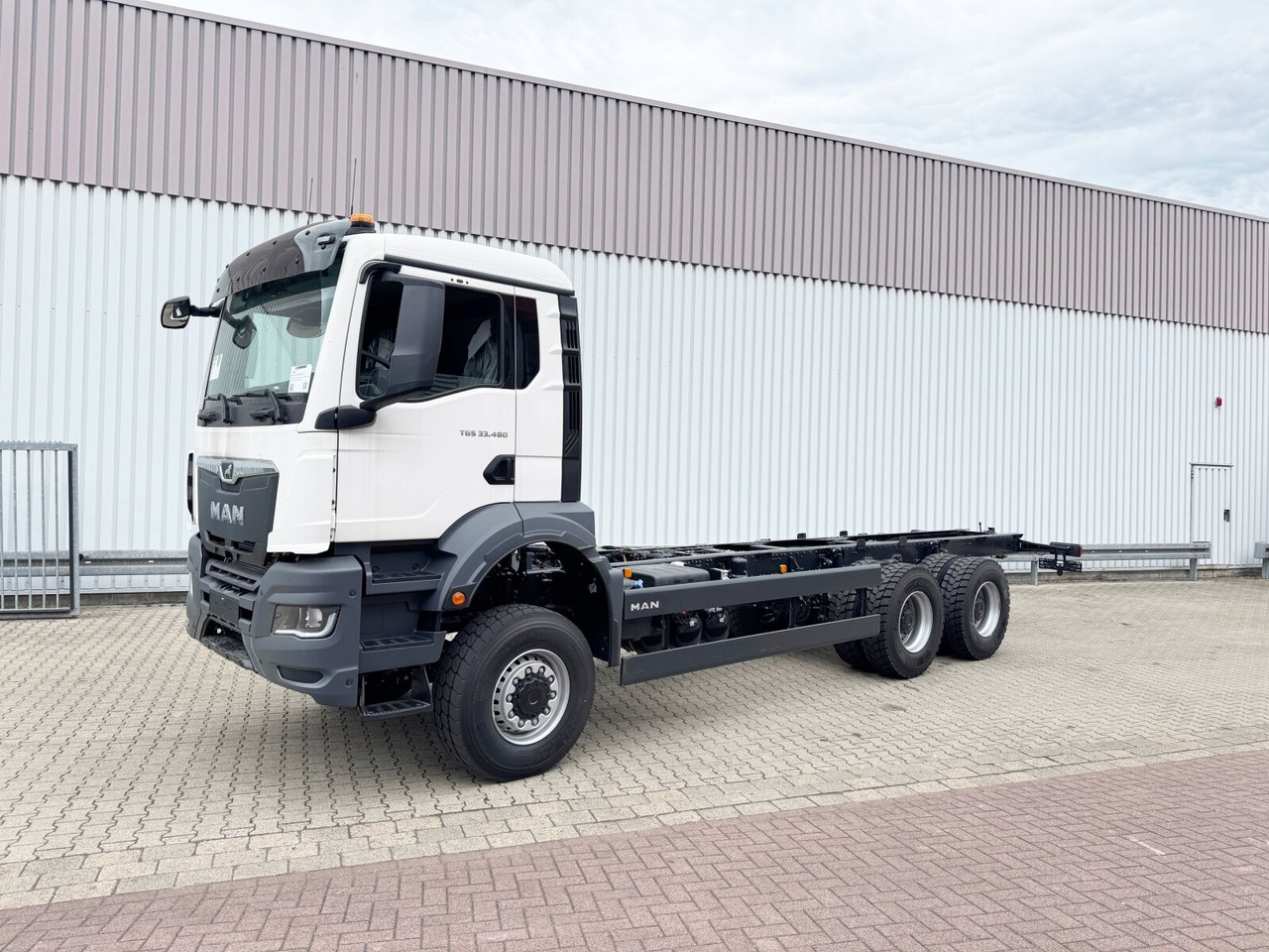 MAN TGS 33.480 6x6 BB CH TGS 33.480 6x6 BB CH, Hohe Bauart, Nebenantrieb - Грузовик-шасси: фото 1 MAN TGS 33.480 6x6 BB CH TGS 33.480 6x6 BB CH, Hohe Bauart, Nebenantrieb - Грузовик-шасси: фото 1
