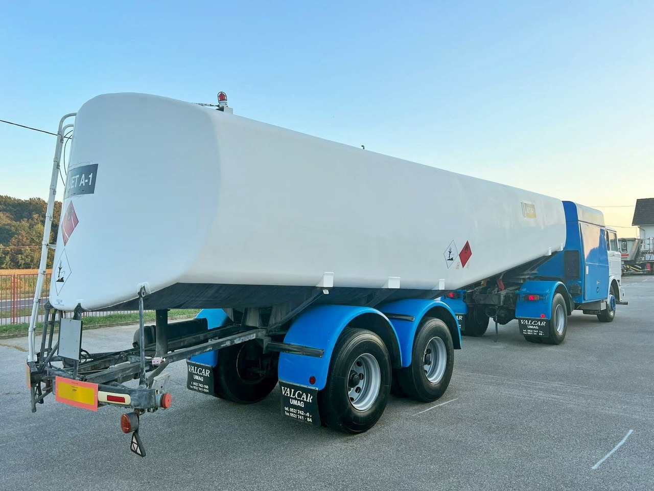 Mercedes-Benz 1923 4x2 Tankwagenzug für Kerosin 40.000l 1923 4x2 Tankwagenzug für Kerosin 40.000l - Грузовик-цистерна: фото 4 Mercedes-Benz 1923 4x2 Tankwagenzug für Kerosin 40.000l 1923 4x2 Tankwagenzug für Kerosin 40.000l - Грузовик-цистерна: фото 4