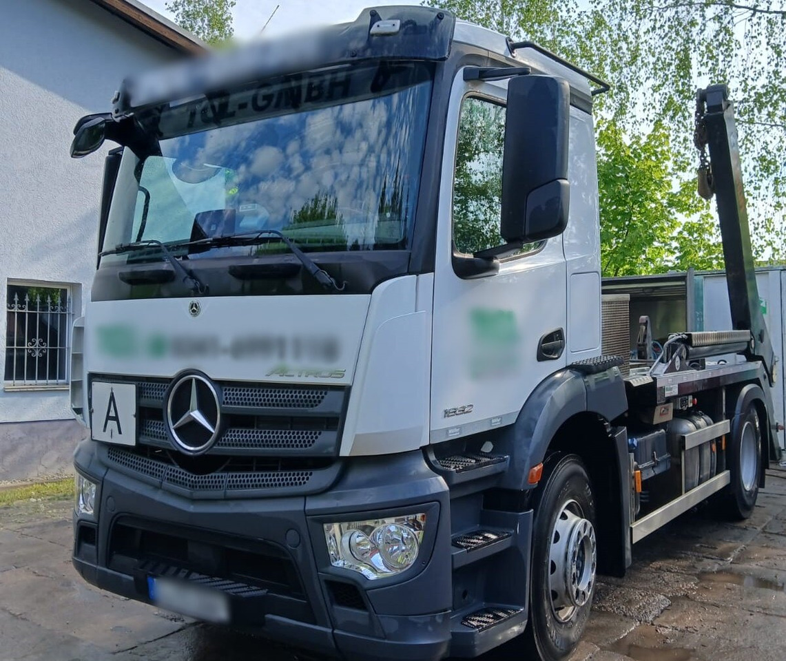 Mercedes-Benz Actros 1832 L 4x2 Actros 1832 L 4x2, Navi, MultimediaCockpit, Funk - Портальный бункеровоз: фото 1 Mercedes-Benz Actros 1832 L 4x2 Actros 1832 L 4x2, Navi, MultimediaCockpit, Funk - Портальный бункеровоз: фото 1