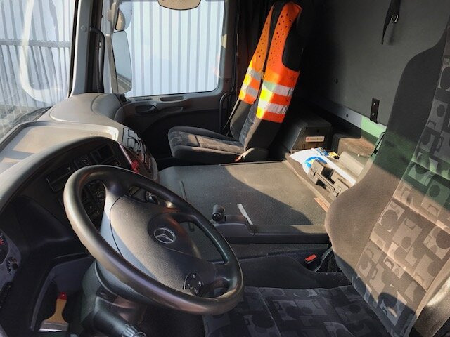Mercedes-Benz Actros 1841 L 4x2 Actros 1841 L 4x2, Esterer Tankaufbau ca. 13.500l, 2 Kammern - Грузовик-цистерна: фото 5 Mercedes-Benz Actros 1841 L 4x2 Actros 1841 L 4x2, Esterer Tankaufbau ca. 13.500l, 2 Kammern - Грузовик-цистерна: фото 5