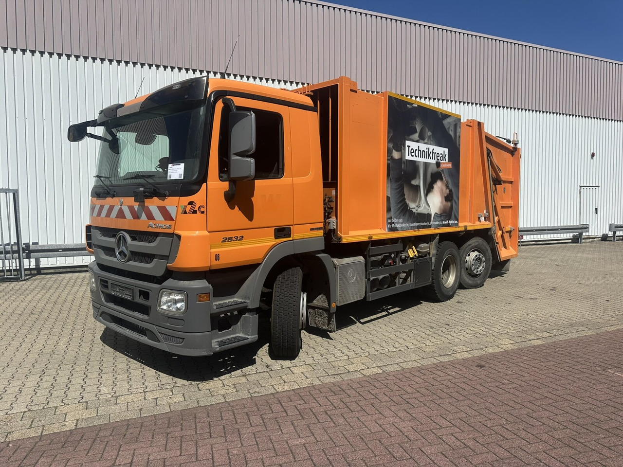 Mercedes-Benz Actros 2532 L 6x2 Actros 2532/41 L 6x2, EEV, Lenkachse, Haller X2C M21, Zöller-Schüttung - Мусоровоз: фото 1 Mercedes-Benz Actros 2532 L 6x2 Actros 2532/41 L 6x2, EEV, Lenkachse, Haller X2C M21, Zöller-Schüttung - Мусоровоз: фото 1