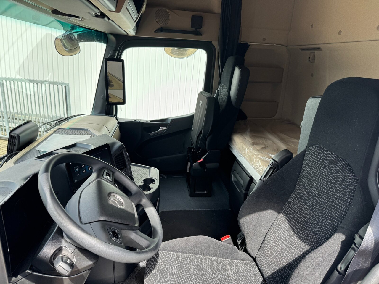 Mercedes-Benz Actros 2548 L 6x2 Actros 2548 L 6x2, Retarder, Lenk-/Liftachse, Navi, MirrorCam, MultimediaCockpit - Крюковой мультилифт: фото 4 Mercedes-Benz Actros 2548 L 6x2 Actros 2548 L 6x2, Retarder, Lenk-/Liftachse, Navi, MirrorCam, MultimediaCockpit - Крюковой мультилифт: фото 4