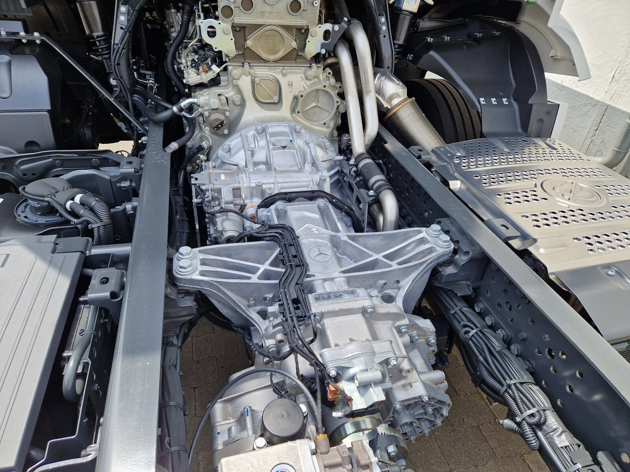 Mercedes-Benz Actros 2553 LL 6x2 Actros 2553 LL 6x2/46, Retarder, Liftachse, MultimediaCockpit, LED, Navi - Крюковой мультилифт: фото 2 Mercedes-Benz Actros 2553 LL 6x2 Actros 2553 LL 6x2/46, Retarder, Liftachse, MultimediaCockpit, LED, Navi - Крюковой мультилифт: фото 2