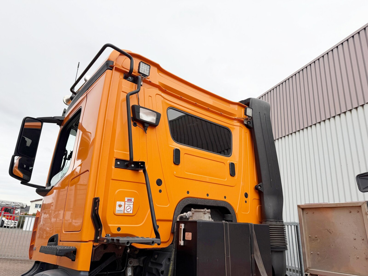 Mercedes-Benz Arocs 3353 K 6x4 Arocs 3353 K 6x4, Grounder, Retarder, Tele-Absetzer, Funk - Портальный бункеровоз: фото 2 Mercedes-Benz Arocs 3353 K 6x4 Arocs 3353 K 6x4, Grounder, Retarder, Tele-Absetzer, Funk - Портальный бункеровоз: фото 2