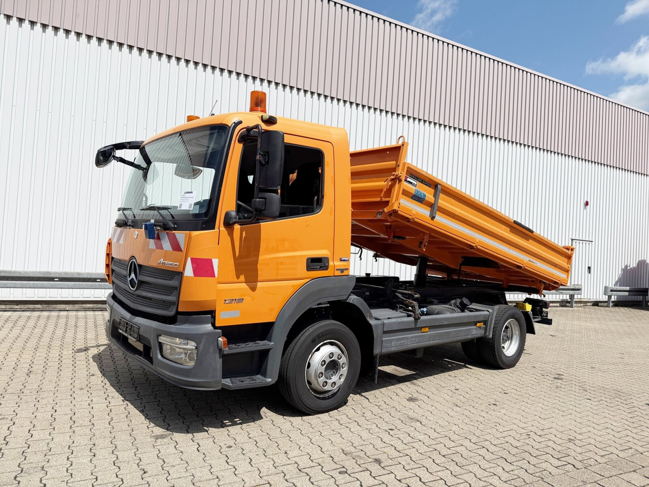 Mercedes-Benz Atego 1218/21 K 4x2 Atego 1218/21 K 4x2, AHK - Самосвал: фото 1 Mercedes-Benz Atego 1218/21 K 4x2 Atego 1218/21 K 4x2, AHK - Самосвал: фото 1