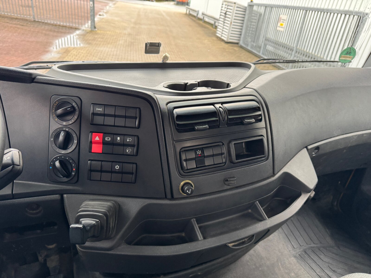 Mercedes-Benz Atego 1221 K 4x2 Atego 1221 K 4x2, 2x AHK - Самосвал: фото 4 Mercedes-Benz Atego 1221 K 4x2 Atego 1221 K 4x2, 2x AHK - Самосвал: фото 4