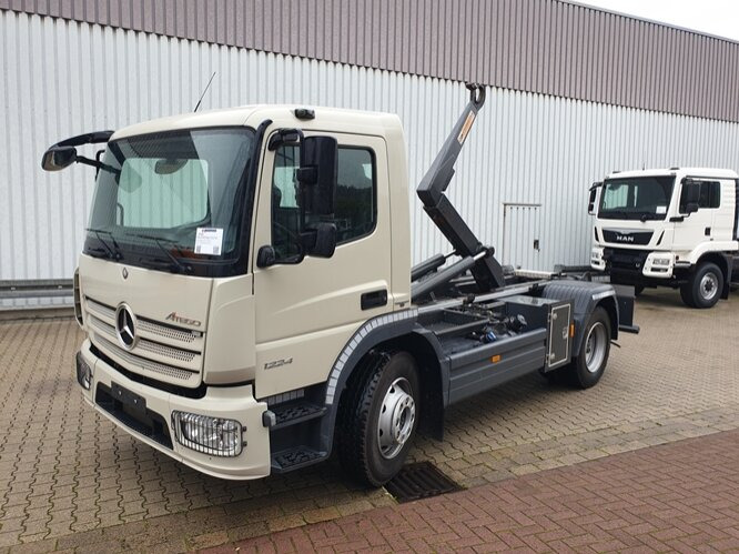 Mercedes-Benz Atego 1224 K 4x2 Atego 1224 K 4x2 - Крюковой мультилифт: фото 1 Mercedes-Benz Atego 1224 K 4x2 Atego 1224 K 4x2 - Крюковой мультилифт: фото 1