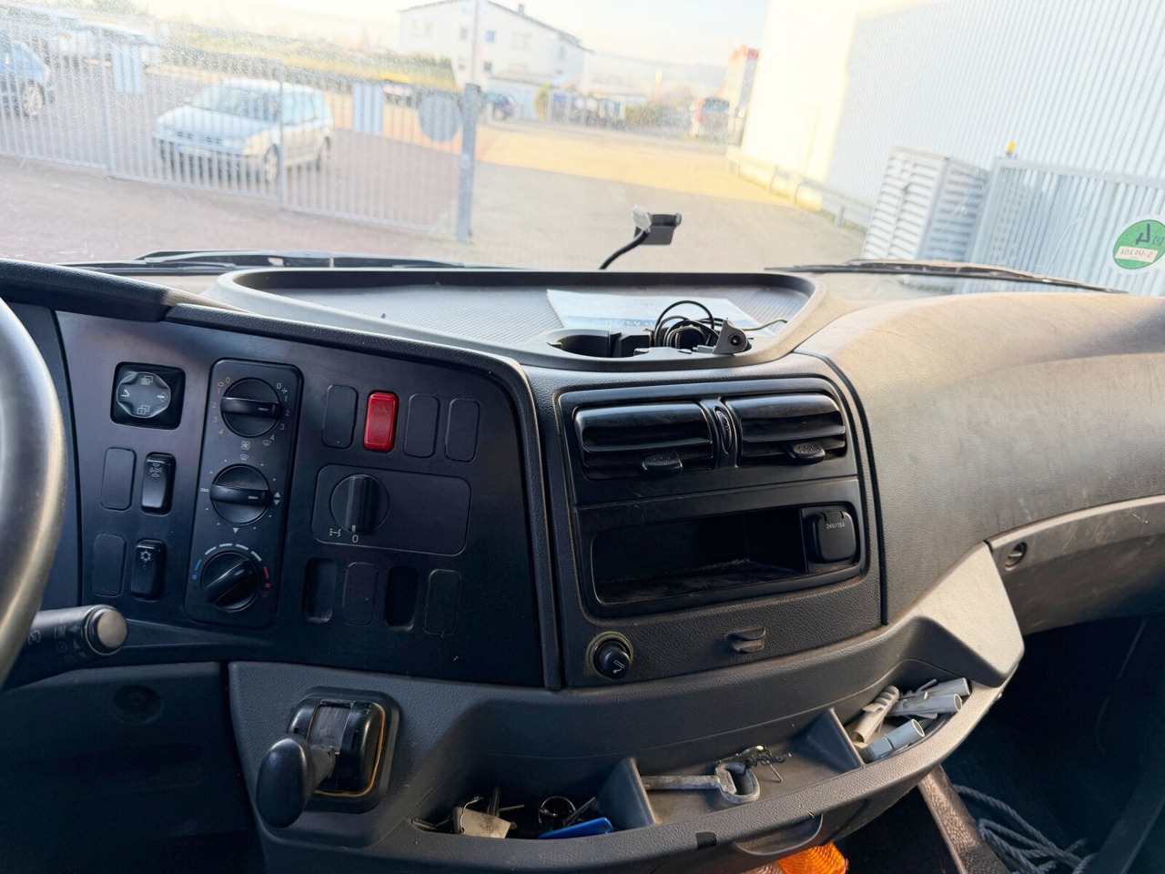 Mercedes-Benz Axor 1829 L 4x2 Axor 1829 L 4x2, 6-Sitzer - Грузовик бортовой/ Платформа: фото 4 Mercedes-Benz Axor 1829 L 4x2 Axor 1829 L 4x2, 6-Sitzer - Грузовик бортовой/ Платформа: фото 4