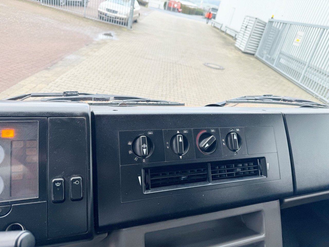 Малотоннажный самосвал, Грузопассажирский фургон Mercedes-Benz Vario 816 D 4x2 Doka Vario 816 D 4x2 Doka, 2x AHK, Meiller Kipper, Ex-Stadtverwaltung: фото 5