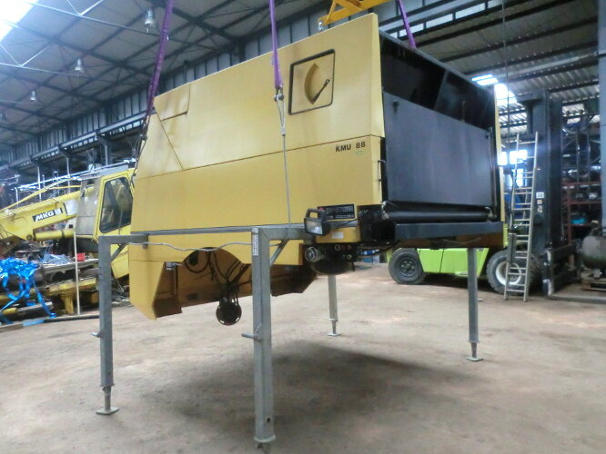 Unimog AUGL Kehrmaschine KMU88H AUGL KMU88H, Kehrmaschinen-Aufbau - Навесное оборудование для Подметально-уборочных машин: фото 1 Unimog AUGL Kehrmaschine KMU88H AUGL KMU88H, Kehrmaschinen-Aufbau - Навесное оборудование для Подметально-уборочных машин: фото 1