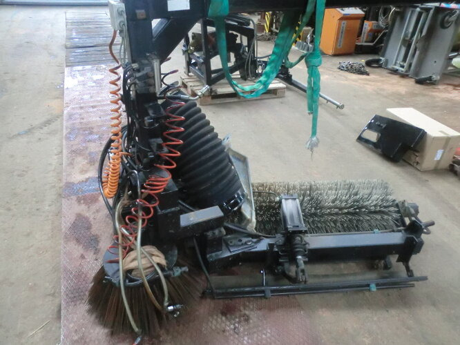 Unimog AUGL Kehrmaschine KMU88H AUGL KMU88H, Kehrmaschinen-Aufbau - Навесное оборудование для Подметально-уборочных машин: фото 5 Unimog AUGL Kehrmaschine KMU88H AUGL KMU88H, Kehrmaschinen-Aufbau - Навесное оборудование для Подметально-уборочных машин: фото 5