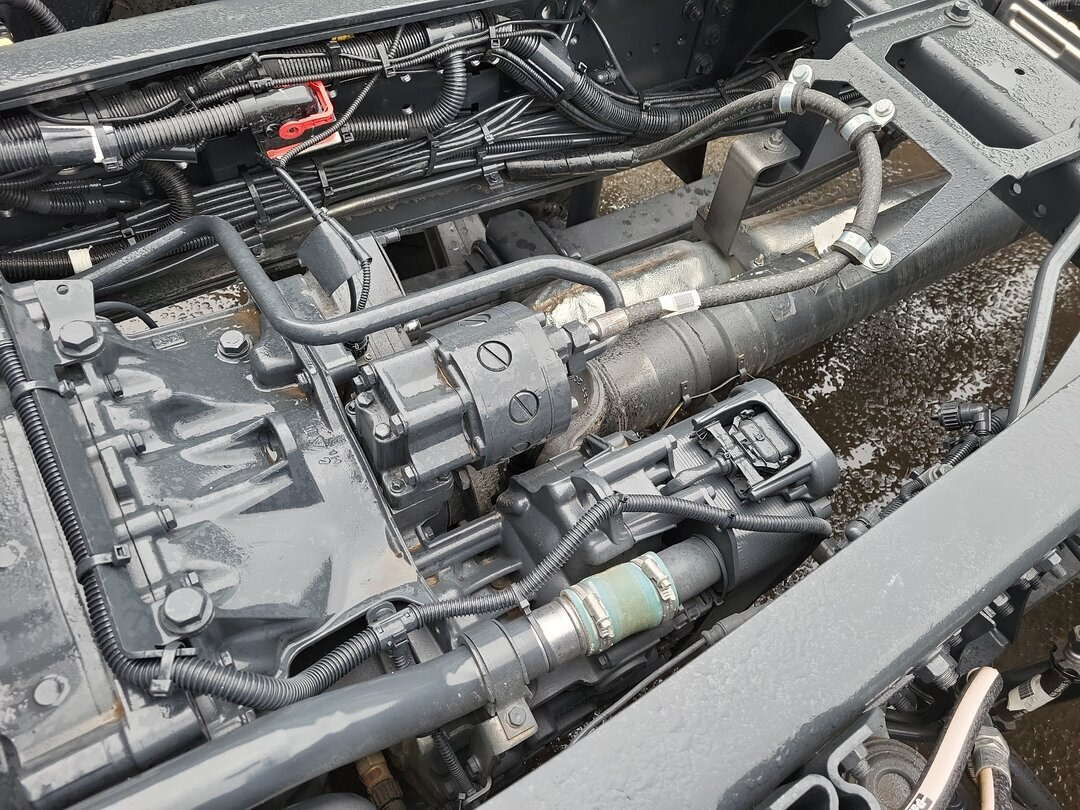 T-Way AT410T51 8x4 T-Way AT410T51 8x4, Retarder, Nebenantrieb, 4x VORHANDEN! - Грузовик-шасси: фото 4 T-Way AT410T51 8x4 T-Way AT410T51 8x4, Retarder, Nebenantrieb, 4x VORHANDEN! - Грузовик-шасси: фото 4