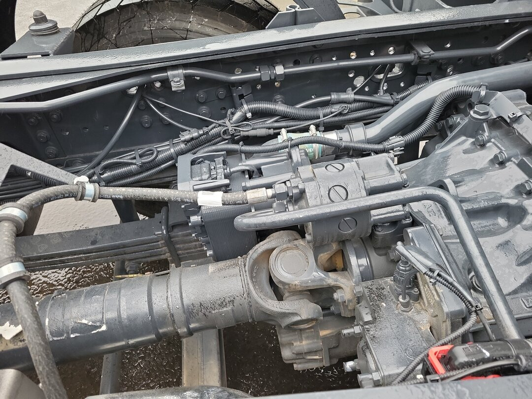 T-Way AT410T51 8x4 T-Way AT410T51 8x4, Retarder, Nebenantrieb, 4x VORHANDEN! - Грузовик-шасси: фото 5 T-Way AT410T51 8x4 T-Way AT410T51 8x4, Retarder, Nebenantrieb, 4x VORHANDEN! - Грузовик-шасси: фото 5