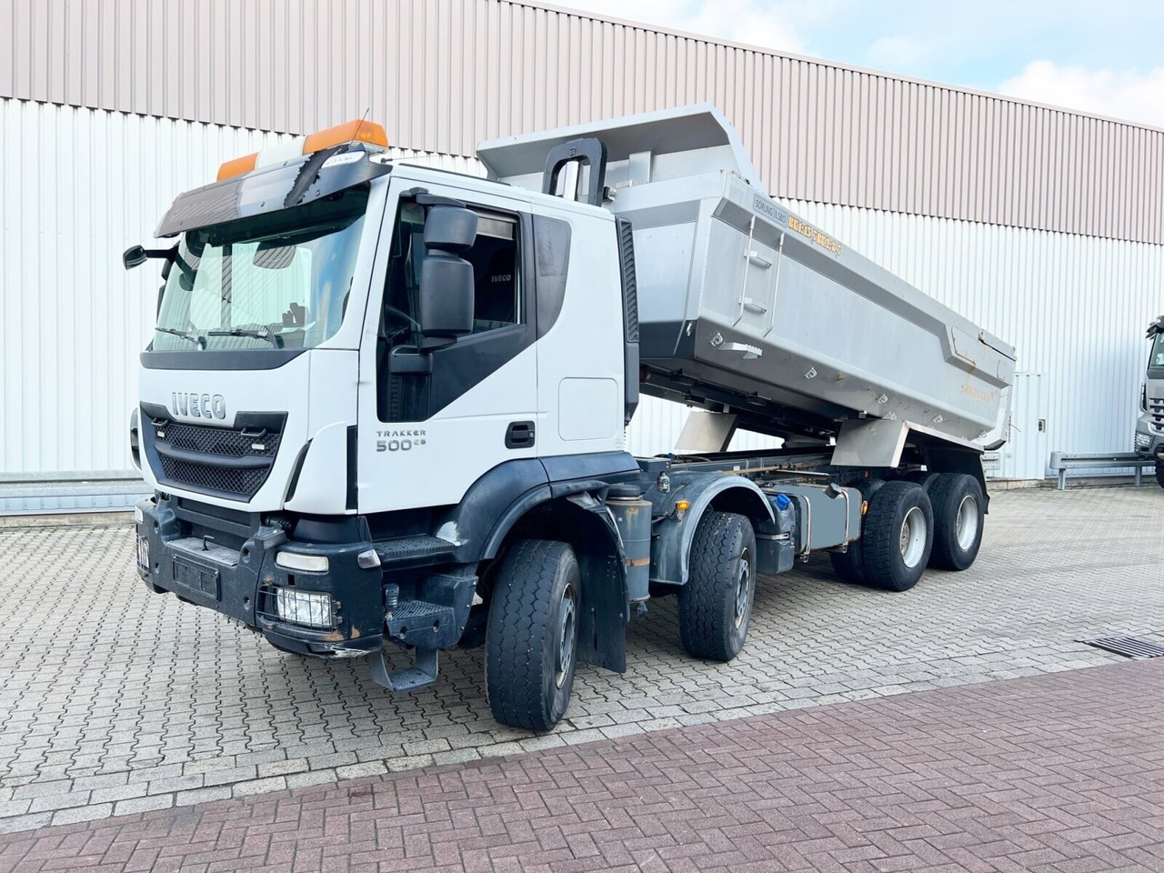 Trakker AT410T50 8x4 Trakker AT410T50 8x4, Stahlmulde ca. 16m³, hydr. Heckklappe - Самосвал: фото 1 Trakker AT410T50 8x4 Trakker AT410T50 8x4, Stahlmulde ca. 16m³, hydr. Heckklappe - Самосвал: фото 1