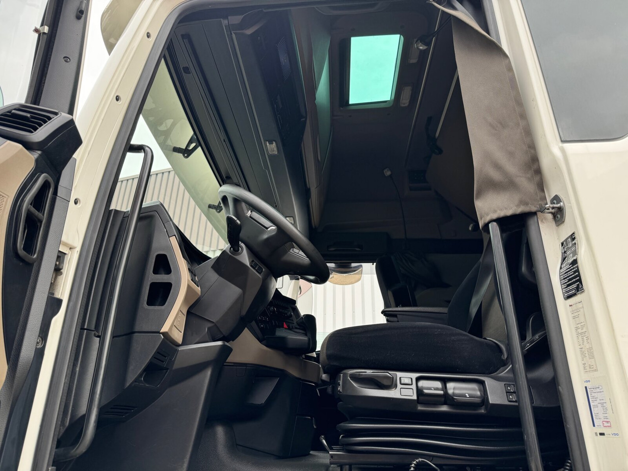 MAN TGX 33.510 6x4 BL SA TGX 33.510 6x4 BL SA, Retarder, GX-Fahrerhaus - Тягач: фото 2 MAN TGX 33.510 6x4 BL SA TGX 33.510 6x4 BL SA, Retarder, GX-Fahrerhaus - Тягач: фото 2