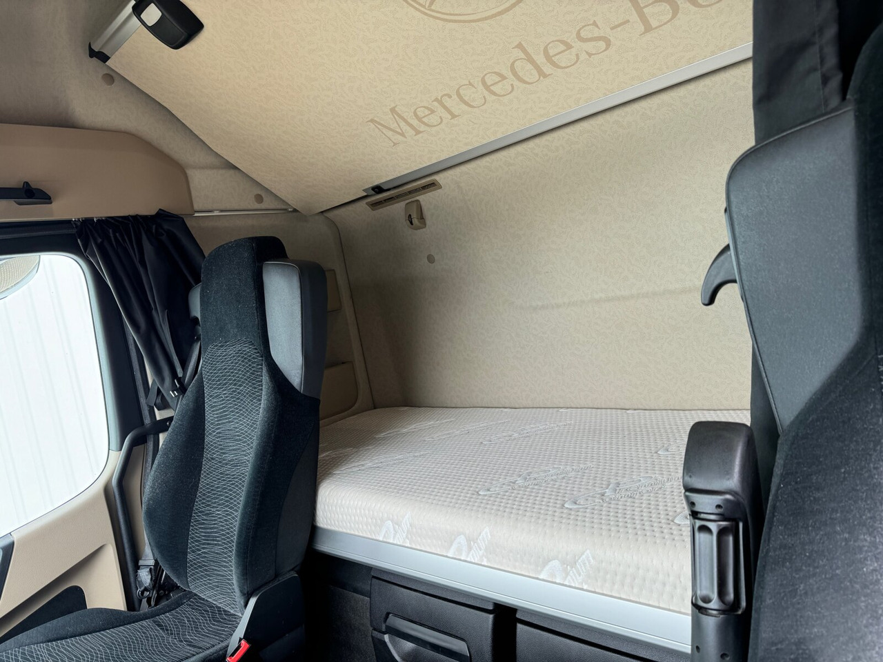 Mercedes-Benz Actros 1848 LS 4x2 Actros 1848 LS 4x2, Vollumer ,Retarder - Тягач: фото 4 Mercedes-Benz Actros 1848 LS 4x2 Actros 1848 LS 4x2, Vollumer ,Retarder - Тягач: фото 4