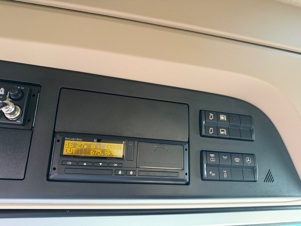 Mercedes-Benz Actros 3363 LS 6x4 Actros 3363 LS 6x4, Retarder, SoloStar, MultimediaCockpit, Navi, LED - Тягач: фото 4 Mercedes-Benz Actros 3363 LS 6x4 Actros 3363 LS 6x4, Retarder, SoloStar, MultimediaCockpit, Navi, LED - Тягач: фото 4