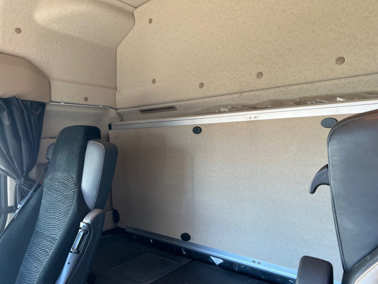 Mercedes-Benz Arocs 3358 LS 6x4 Arocs 3358 LS 6x4, Retarder, StreamSpace, Bi-Xenon, Hydraulik - Тягач: фото 5 Mercedes-Benz Arocs 3358 LS 6x4 Arocs 3358 LS 6x4, Retarder, StreamSpace, Bi-Xenon, Hydraulik - Тягач: фото 5