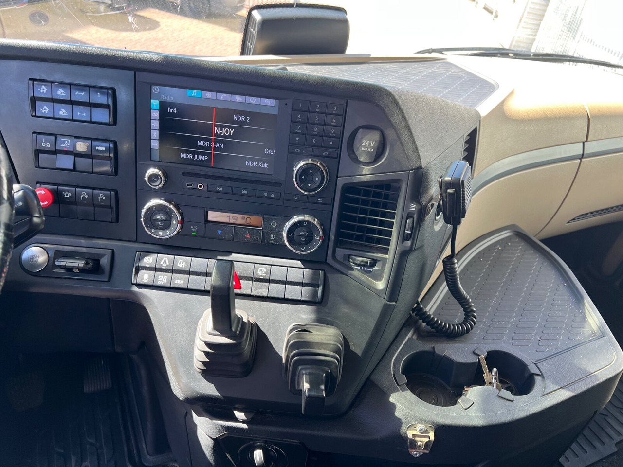 Mercedes-Benz Arocs 3358 LS 6x4 Arocs 3358 LS 6x4, Retarder, StreamSpace, Bi-Xenon, Hydraulik - Тягач: фото 4 Mercedes-Benz Arocs 3358 LS 6x4 Arocs 3358 LS 6x4, Retarder, StreamSpace, Bi-Xenon, Hydraulik - Тягач: фото 4