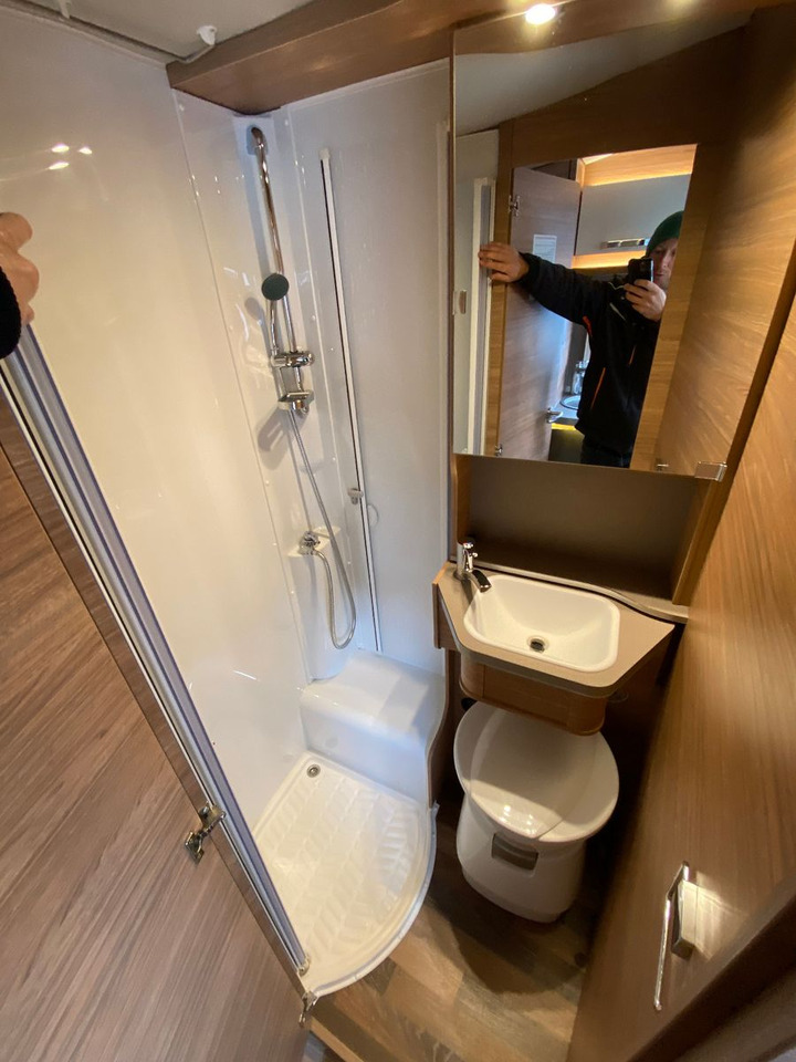 Полуинтегрированный автодом Weinsberg CaraCompact Suite 640 MEG EDITION ,Hubbett: фото 15