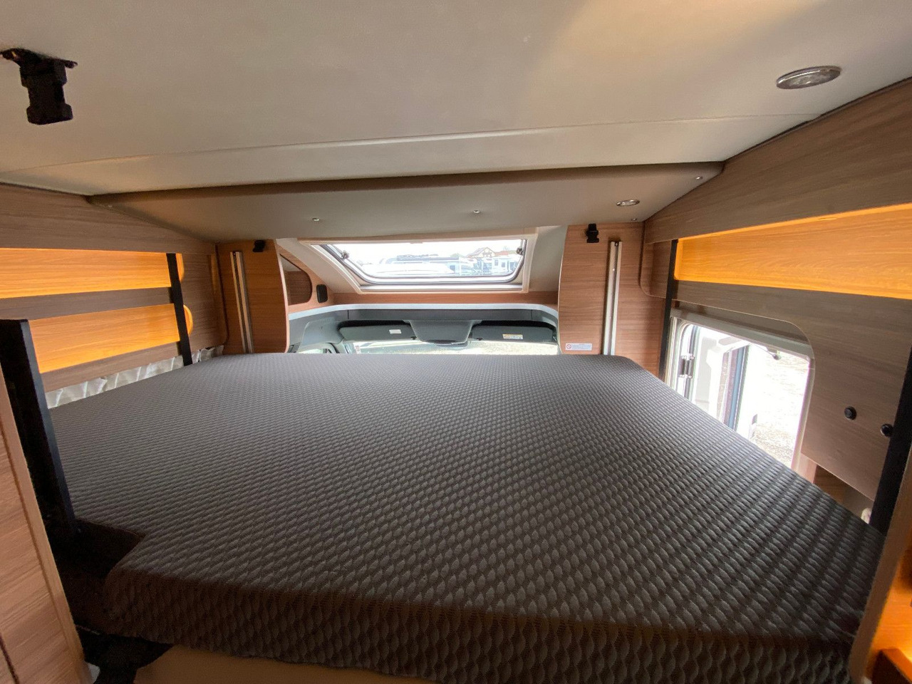 Полуинтегрированный автодом Weinsberg CaraCompact Suite 640 MEG EDITION ,Hubbett: фото 17