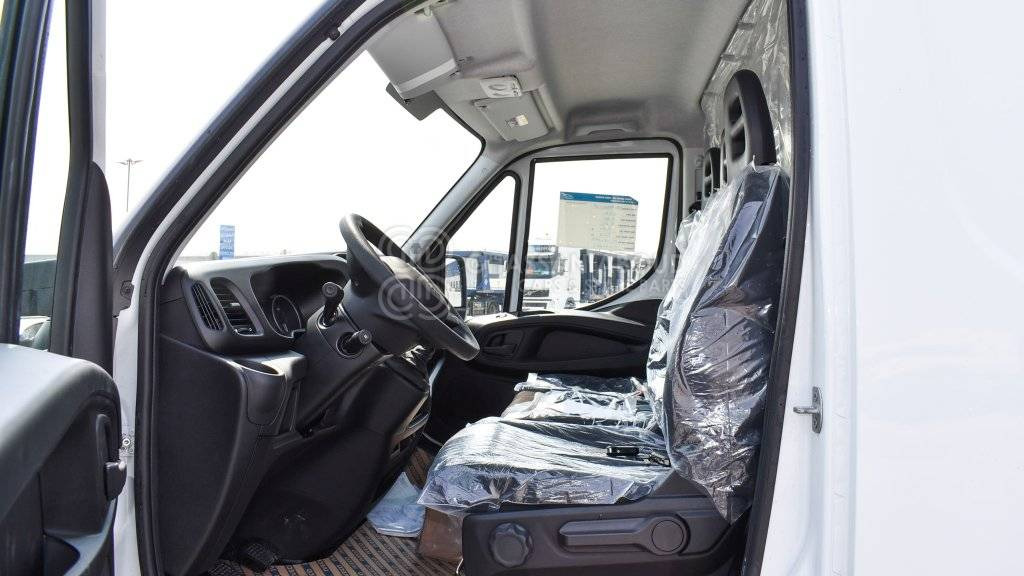 Фото интерьера 2: Новый Цельнометаллический фургон IVECO Daily 50C15VH /Euro 3 Highroof Van H3 Wheelbase 4100 MY2024