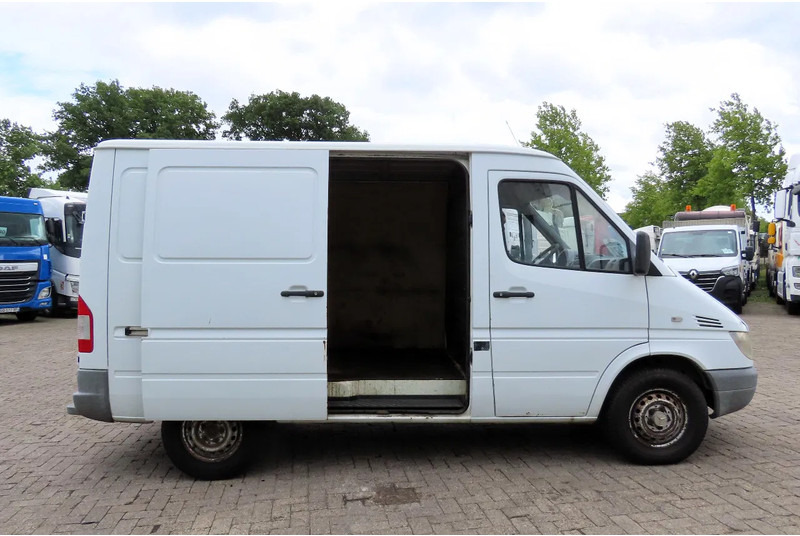 Mercedes-Benz Sprinter 208 3 seats. Very good bus! 100% engine and gearbox! France use - Цельнометаллический фургон: фото 3 Mercedes-Benz Sprinter 208 3 seats. Very good bus! 100% engine and gearbox! France use - Цельнометаллический фургон: фото 3