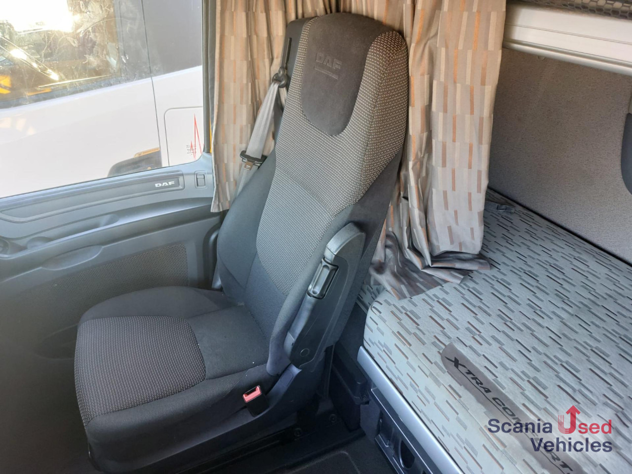 DAF XF 460 FT Space Cab Low deck - Тягач: фото 5 DAF XF 460 FT Space Cab Low deck - Тягач: фото 5