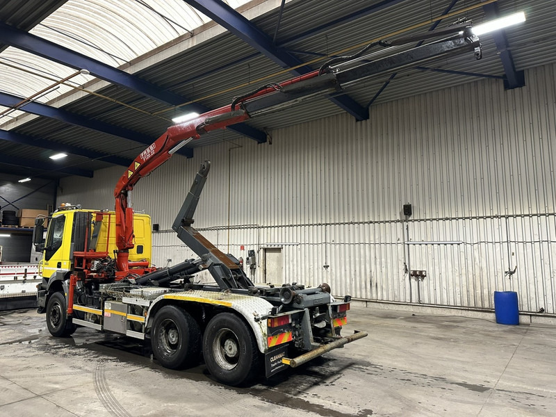 Iveco TRAKKER 350 6x4 HOOKLIFT + CRANE FASSI F120.22 (5/6 F) - *342.000km* - STEEL SPRING / BIG AXLES - AS TRONIC AUTOMATIC GEARBOX - Крюковой мультилифт, Автоманипулятор: фото 4 Iveco TRAKKER 350 6x4 HOOKLIFT + CRANE FASSI F120.22 (5/6 F) - *342.000km* - STEEL SPRING / BIG AXLES - AS TRONIC AUTOMATIC GEARBOX - Крюковой мультилифт, Автоманипулятор: фото 4