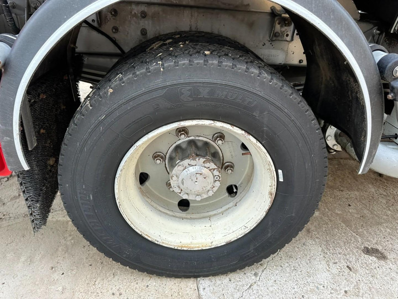 Renault MIDLUM 150 FUEL TANKER / CITERNE MAZOUT - 6500L - 3 COMPARTIMENTS - *ENGINE PROBLEM* - Грузовик-цистерна: фото 5 Renault MIDLUM 150 FUEL TANKER / CITERNE MAZOUT - 6500L - 3 COMPARTIMENTS - *ENGINE PROBLEM* - Грузовик-цистерна: фото 5