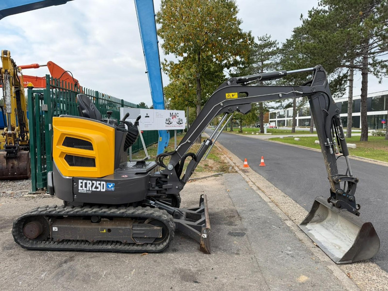 Volvo ECR25D 1159 UREN - SLOOP + SORTEERFUNCTIE - EXTRA HYDR. LEIDINGEN - HYDR SNELWISSEL - CE - BE MACHINE - Мини-экскаватор: фото 3 Volvo ECR25D 1159 UREN - SLOOP + SORTEERFUNCTIE - EXTRA HYDR. LEIDINGEN - HYDR SNELWISSEL - CE - BE MACHINE - Мини-экскаватор: фото 3