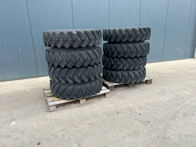 Bridgestone 1000 x 20 Set / 10.00 x 20: 4x2 Tyres - Шины и диски для Строительной техники: фото 1 Bridgestone 1000 x 20 Set / 10.00 x 20: 4x2 Tyres - Шины и диски для Строительной техники: фото 1