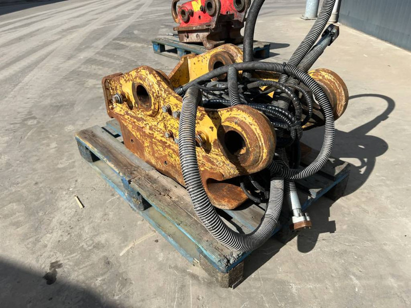 OilQuick OQ80 - 330F / 329E - Сцепное устройство для Строительной техники: фото 5 OilQuick OQ80 - 330F / 329E - Сцепное устройство для Строительной техники: фото 5
