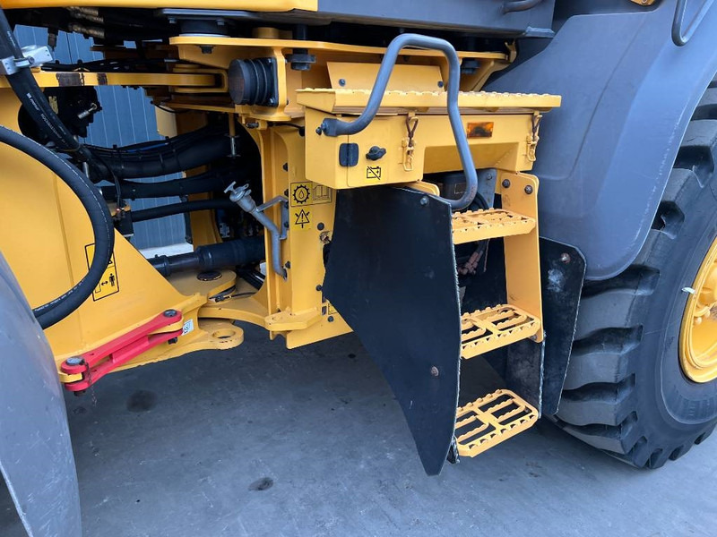 Колёсный погрузчик Volvo L90H: фото 18