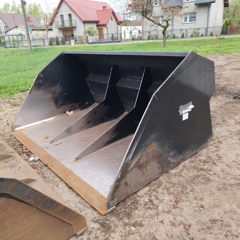 Manitou  - Ковш для погрузчика: фото 2 Manitou  - Ковш для погрузчика: фото 2