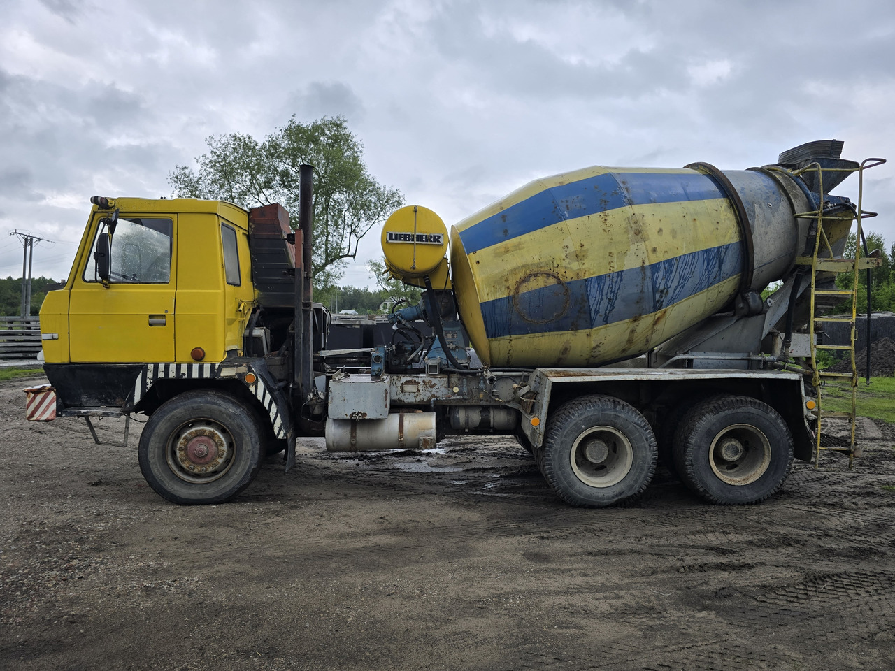 TATRA 6x6 (6 m3) betoniarka LIEBHERR - Автобетоносмеситель: фото 2 TATRA 6x6 (6 m3) betoniarka LIEBHERR - Автобетоносмеситель: фото 2