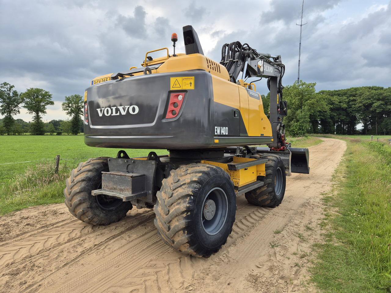 VOLVO EW 140 D - Колёсный экскаватор: фото 5 VOLVO EW 140 D - Колёсный экскаватор: фото 5