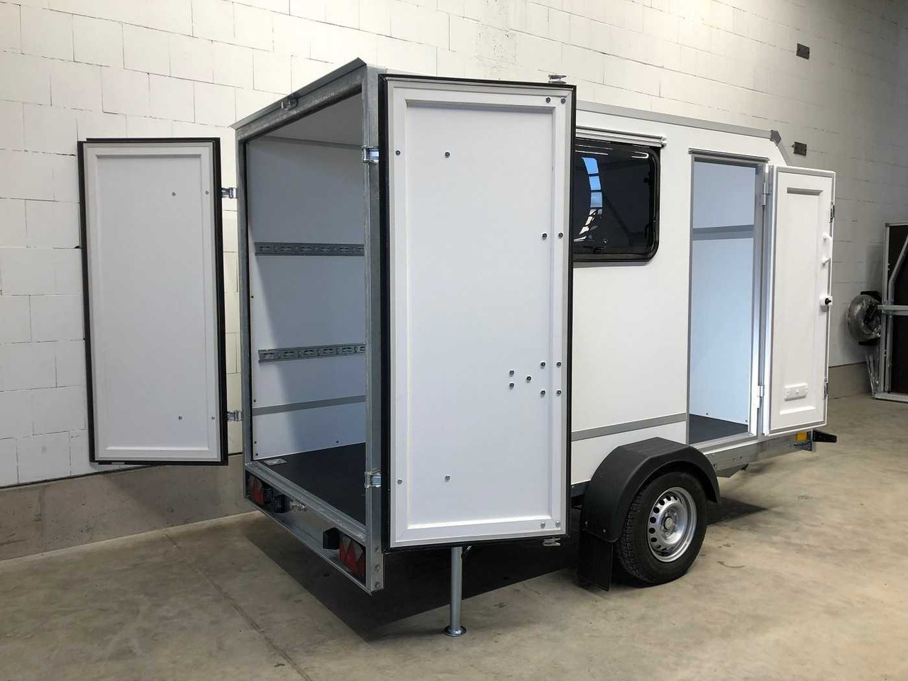 BLYSS F1330HD Seitentür,Fenster,Aero Kofferanhänger - Прицеп-фургон: фото 3 BLYSS F1330HD Seitentür,Fenster,Aero Kofferanhänger - Прицеп-фургон: фото 3