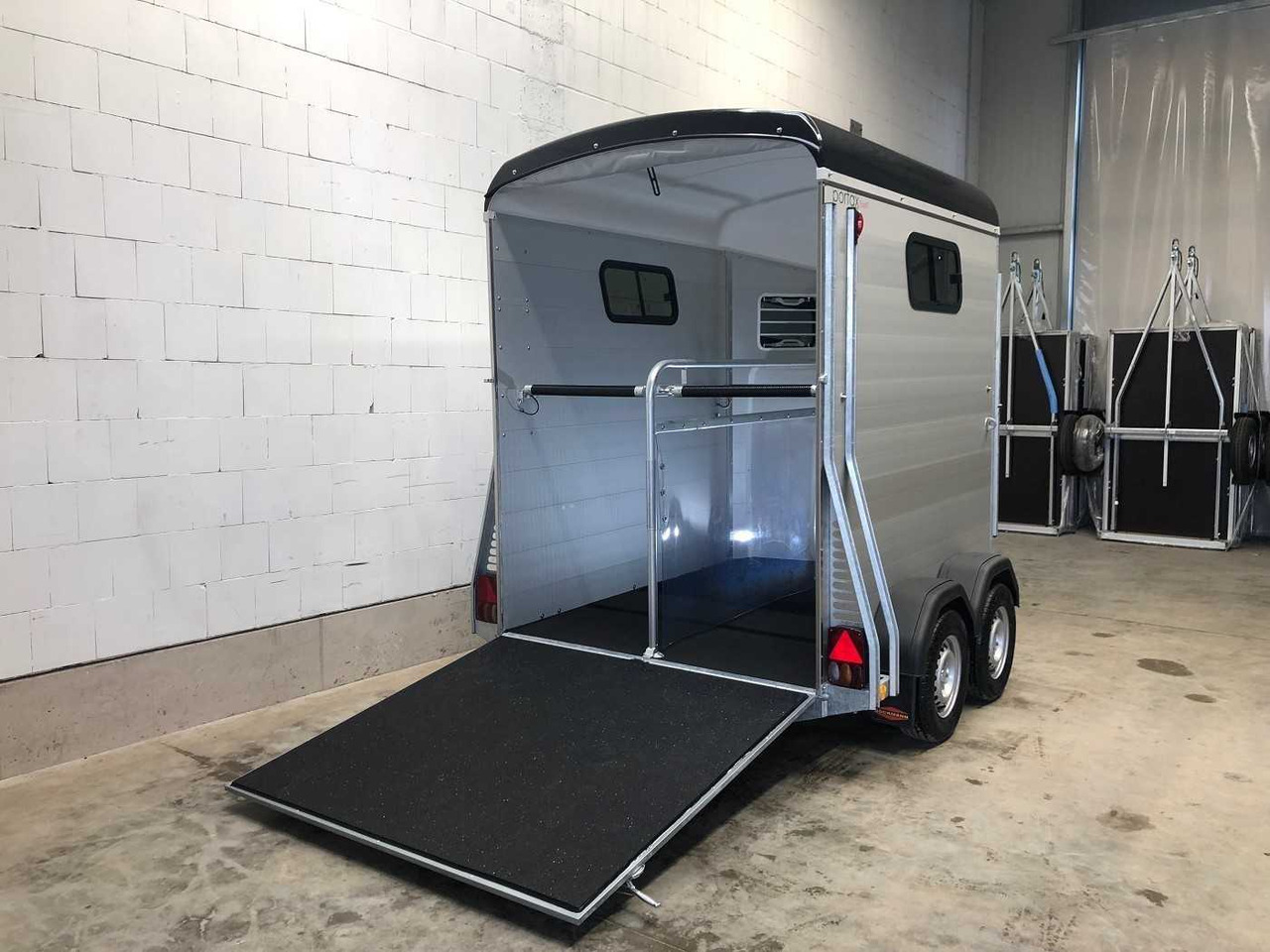 Новый Прицеп-коневоз BOECKMANN Portax Esprit silv+bl SK Pferdeanhänger: фото 6 Новый Прицеп-коневоз BOECKMANN Portax Esprit silv+bl SK Pferdeanhänger: фото 6