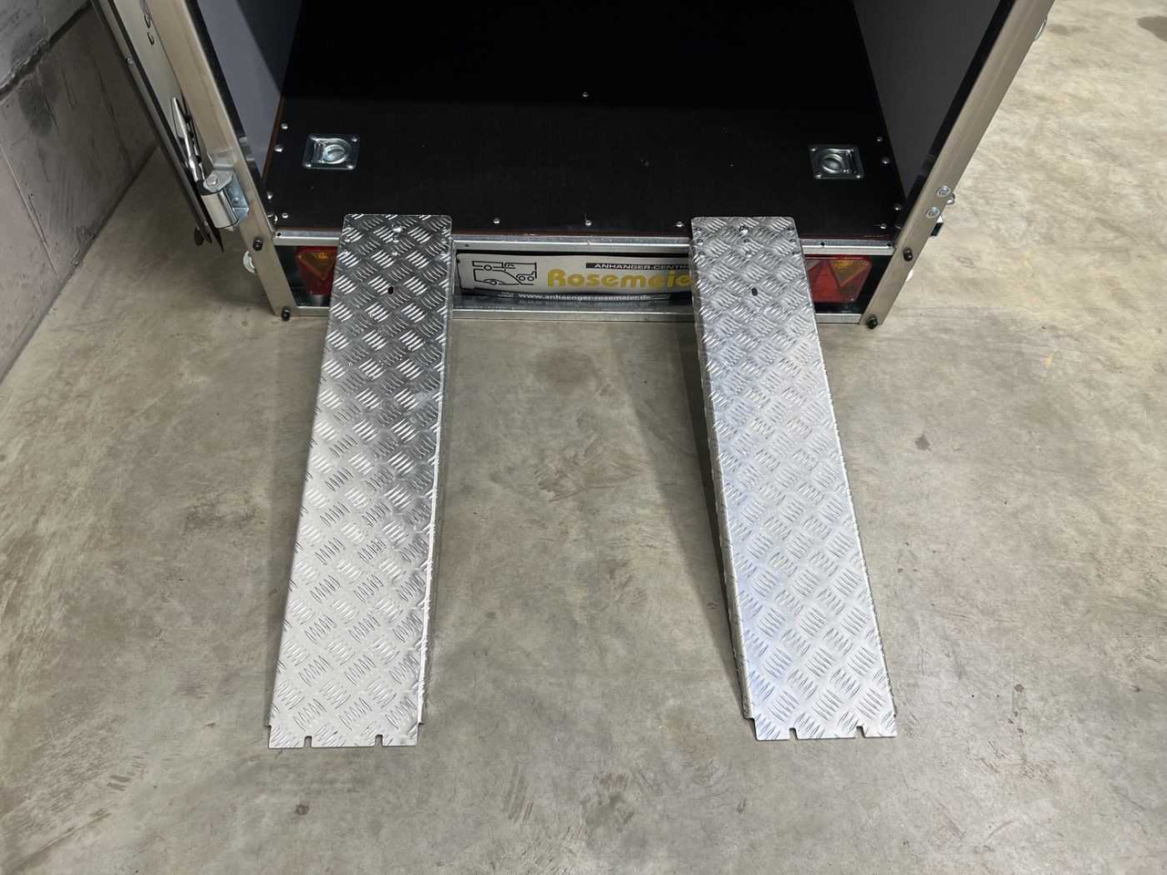 MARTZ Smart Kargo 232 0,75T Kofferanhänger - Прицеп для мотоцикла: фото 4 MARTZ Smart Kargo 232 0,75T Kofferanhänger - Прицеп для мотоцикла: фото 4