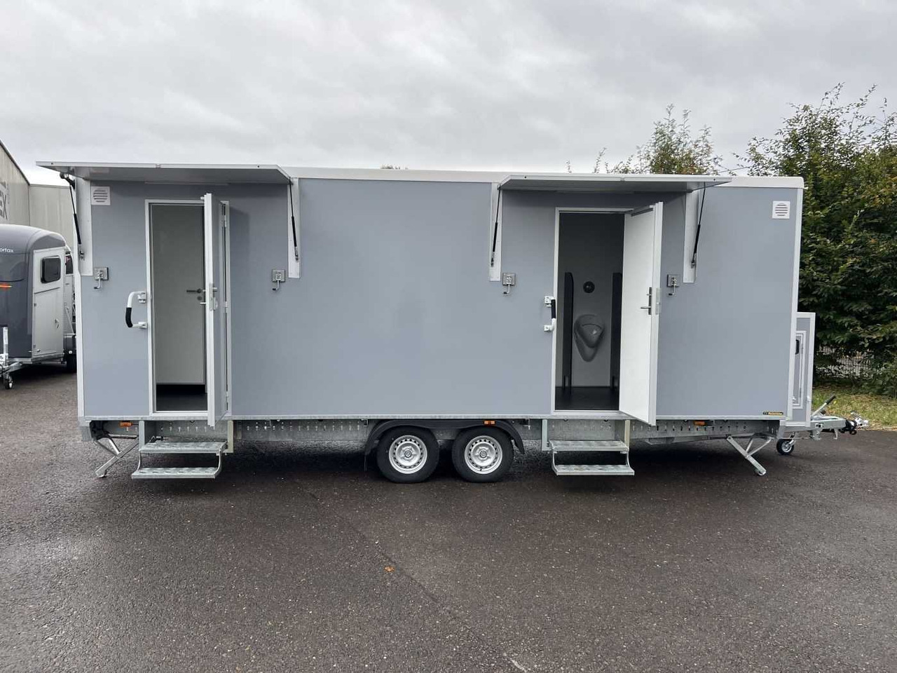 ROSEMEIER EW TA-NO 4 Damen, 1 Herren + 4 Urinal Toilettenanhänger - Прицеп-рефрижератор: фото 1 ROSEMEIER EW TA-NO 4 Damen, 1 Herren + 4 Urinal Toilettenanhänger - Прицеп-рефрижератор: фото 1